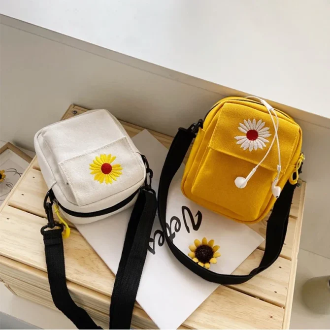 Korean Small Daisy Shoulder Bags Cross Body Canvas Bags Casual Handbag Outdoor Designer Organizer Large Capatity Storage Bags