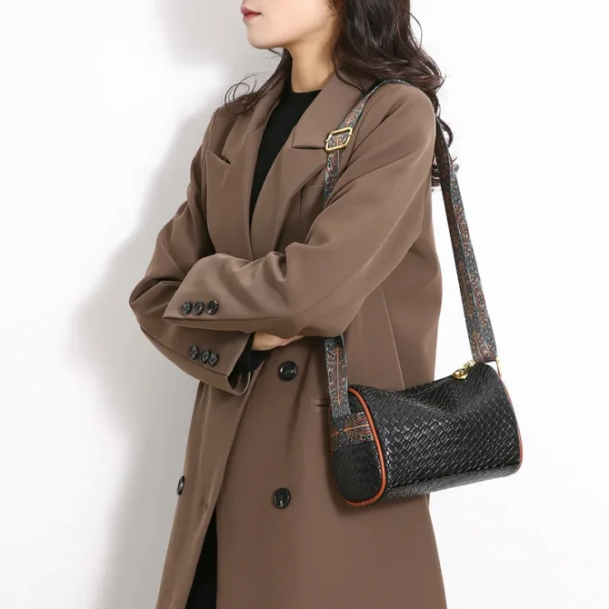 New Single Shoulder Armpit Bag Stylish Woven Woman Retro Simple and Versatile Commuter Large-capacity Cross-body Pillow Bag