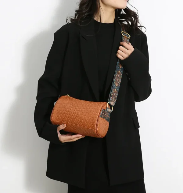 New Single Shoulder Armpit Bag Stylish Woven Woman Retro Simple and Versatile Commuter Large-capacity Cross-body Pillow Bag