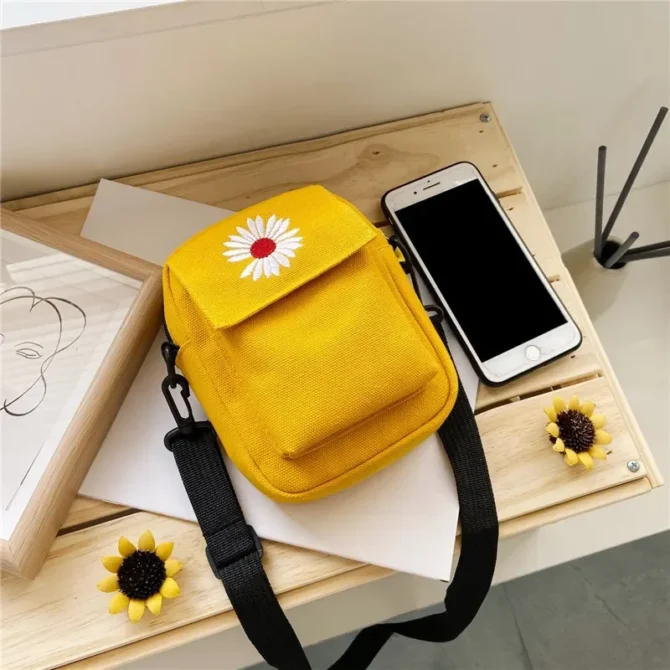 Korean Small Daisy Shoulder Bags Cross Body Canvas Bags Casual Handbag Outdoor Designer Organizer Large Capatity Storage Bags