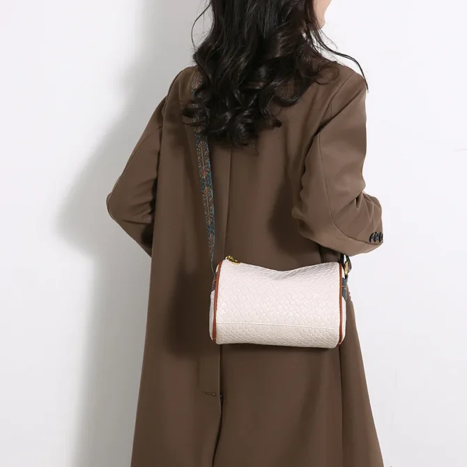 New Single Shoulder Armpit Bag Stylish Woven Woman Retro Simple and Versatile Commuter Large-capacity Cross-body Pillow Bag